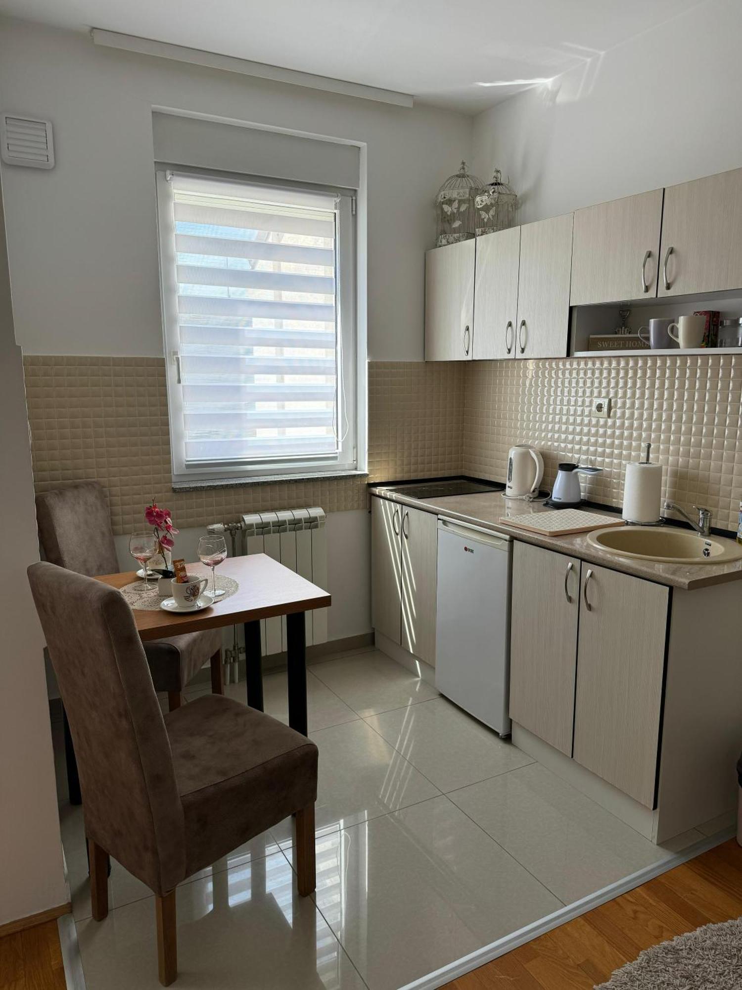 Angellina Apartmani Sremska Mitrovica Exterior foto